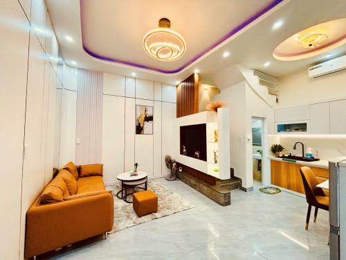 Gần Hồ Tây - Phố Cổ: Biệt thự VIP Văn Cao sang trọng giá ưu đãi.
